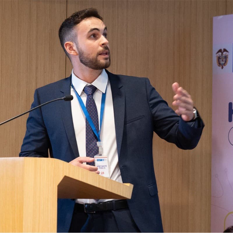 Ferran Prat, Peersyst CEO, speaking at a conference